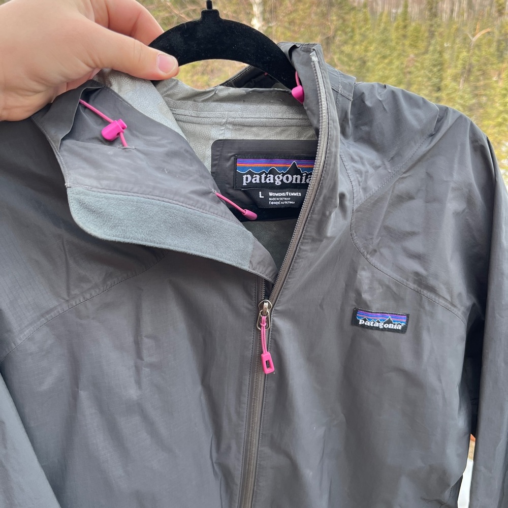 Patagonia Black Rain Jacket with Pink Zipper Details - Picture 2 of 5